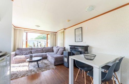 Blokzijl House | Comfy chalet in Blokzijl with waterside garden