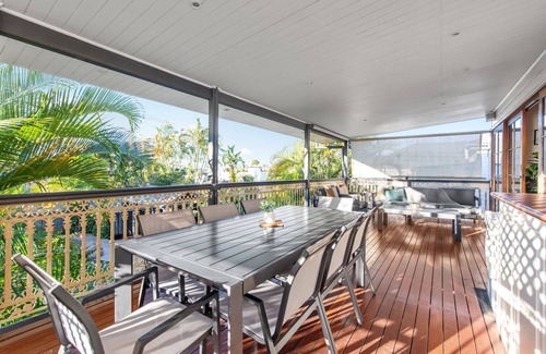 Woolloongabba House | Comfy, Character QLD’r ~ 3Bed House w/Parking ~ Woolloongabba