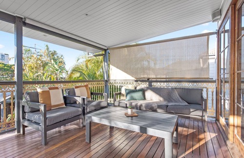 Woolloongabba House | Comfy, Character QLD’r ~ 3Bed House w/Parking ~ Woolloongabba