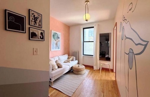Queens House | Comfy Clean 2BR 1BA Home- 15 mins to Times Square!