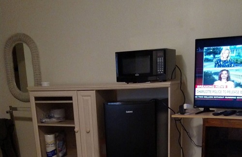 Harrisburg - Hershey Apartment | Comfy Compact Furnished Guest Room w Private Bath 10 minutes to Capitol