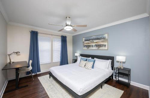 New Tampa House | Comfy Condo -KING Bed - POOL - Hot Tub - Pets - Wifi - Gym - Gated - in New Tampa- Between Tampa Palms and Cory Lake Isles area
