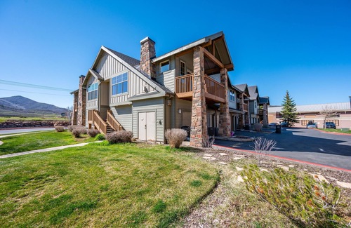 Kimball Junction Condo | Comfy & Convenient with View of Utah Olympic Park