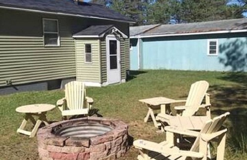 Goetzville House | Comfy Cottage to escape the crowds
