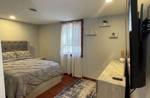 Mantua Apartment | Comfy cozy 3 bedroom 2 bathroom unit in University city - long or short term