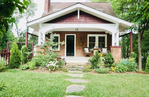 Asheville House | Comfy Cozy Eclectic Home in West Asheville close to Downtown!