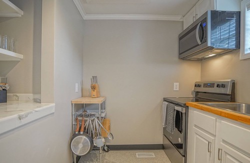 Kannapolis House | Comfy, Cozy - Home Away From Home (6 Guest)