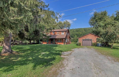 Damascus House | Comfy Cozy Living on the Delaware River! Recently Renovated!
