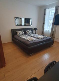Simmering Apartment | Comfy & Cozy Studio near Enkplatz U3