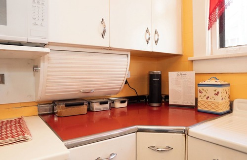Vollintine-Evergreen House | Comfy Eclectic Midtown Home-Near Zoo, Rhodes College and Great Attractions