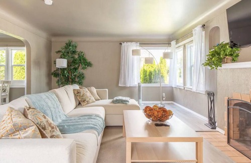 Port Gardner House | ~ Comfy Family Home 5 Mins from Marina and Port ~