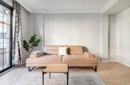 Esenler Apartment | Comfy Flat with Balcony in Esenler