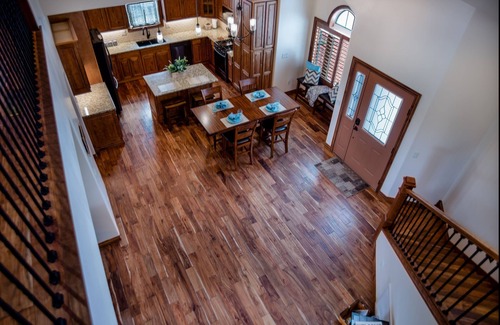 Montrose House | Comfy Gathering Place for Friends or Family!