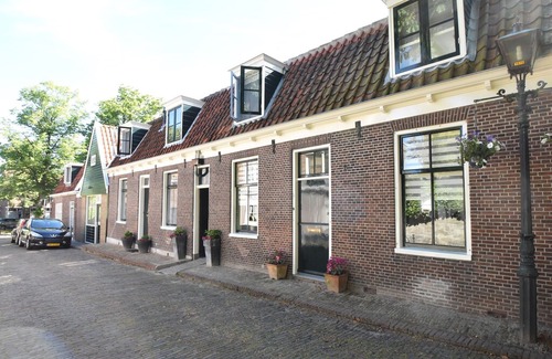 Edam House | Comfy Holiday Home with Fenced Courtyard in Edam close to Centre