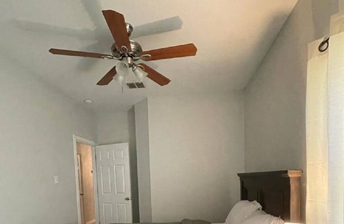 South Arlington House | Comfy home ~ AT&T Proximate & Arlington's Entertainment Hotspots.