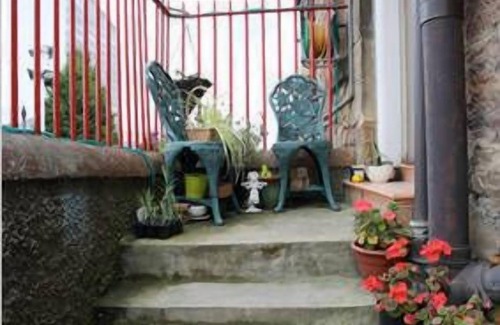 Hamilton Apartment | Comfy Home in Central Hamilton, nr. Glasgow, Scotland. Train Station 4 min Walk