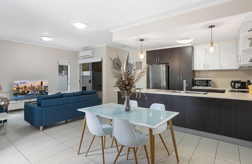 Kelvin Grove Apartment | Comfy Home in the Hub of the City