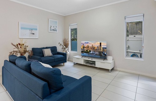 Kelvin Grove Apartment | Comfy Home in the Hub of the City