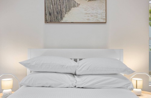 Kelvin Grove Apartment | Comfy Home in the Hub of the City