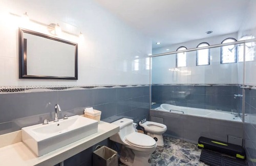 Miraflores House | Comfy house in Miraflores for Families or Groups
