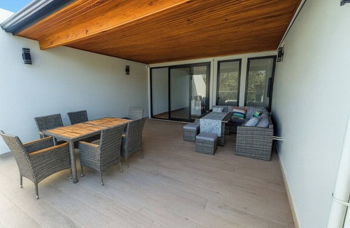 Sandy Bay Apartment | Comfy Island Escape: Close to Beach - Pool!