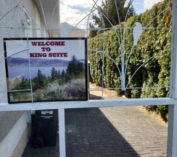 Okanagan-Similkameen Apartment | Comfy KING Bed, Large private Basement Suite, Smart TV in Penticton- city of PEACHES AND BEACHES