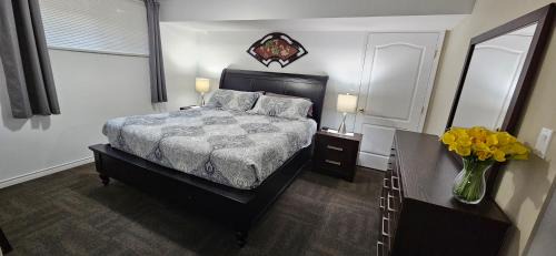 Okanagan-Similkameen Apartment | Comfy KING Bed, Large private Basement Suite, Smart TV in Penticton- city of PEACHES AND BEACHES