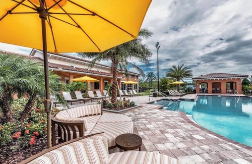 Kissimmee Apartment | Comfy King Bed, Pets Allowed, 15 Min to Parks