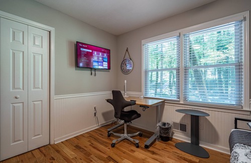 Alpharetta House | Comfy King Beds, Fast WiFi, Fun Game Room, Dogs OK