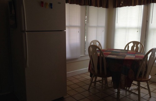 DeLand Apartment | Comfy King, queen pullout, relaxing front Porch, Short Walk To Downtown