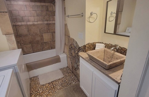 Idaho Falls Apartment | Comfy Little Burrow-Pets Welcome Idaho Falls