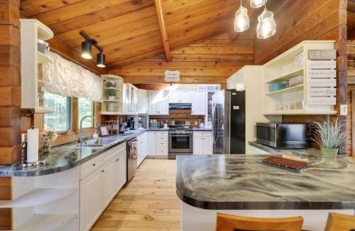 Tobyhanna House | Comfy Log Cabin Family & Pet Kind by State & Waterparks!