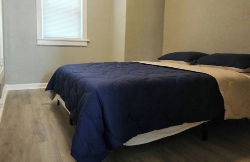 Fort Wayne Apartment | Comfy minimalist 3BR main house apt with priv yard by the Zoo
