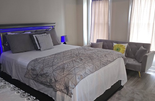Brampton House | Comfy Modern 1-bedroom suite in Brampton Entire place