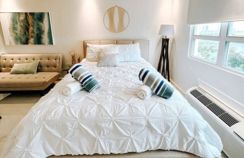 Isla Grande Apartment | Comfy Modern Studio Apt @ San Juan