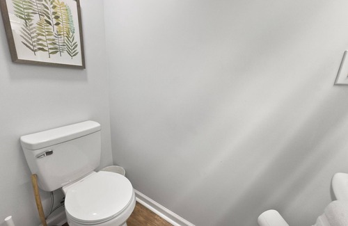 Cincinnati House | Comfy & Modern Walkable Single Level 2 bed Home