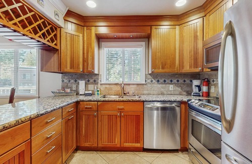 Incline Village Condo | Comfy mountain getaway w/lake access nearby, private balcony
