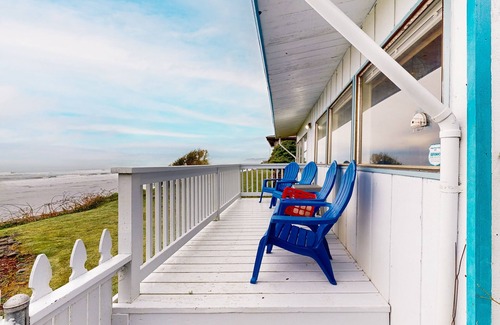 Arch Cape Cabin | Comfy oceanfront home three blocks to the beach with amazing views - dogs OK