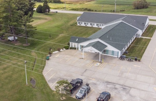 Renault Bed & Breakfast | Comfy Petite Queen Suite in the Heart of Red Bud!