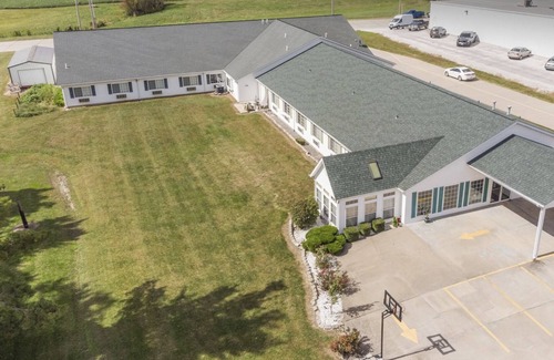 Renault Bed & Breakfast | Comfy Petite Queen Suite in the Heart of Red Bud!