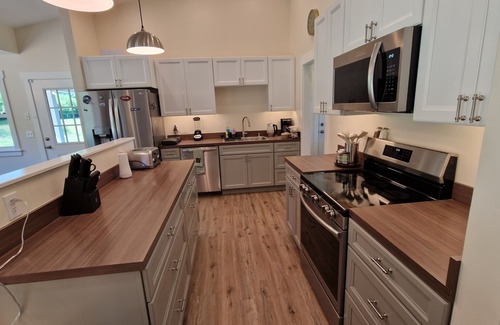 Forks House | Comfy PNW escape in town - quiet and peaceful, brandnew house