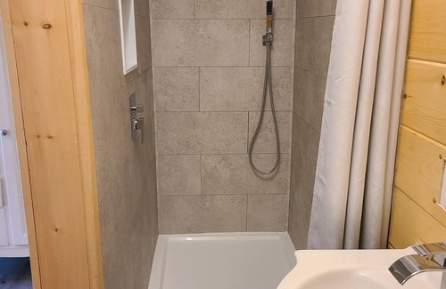Aurora House | Comfy private and quiet retreat in the center of town.