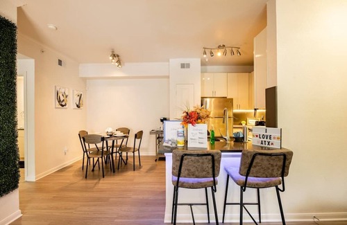 East Riverside - Oltorf Apartment | COMFY(Private Unit)5-miles away from Airport 2BR/1BA right near the Heart of ATX