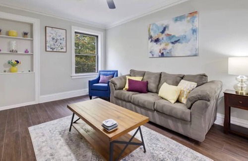 St. Louis Apartment | Comfy, quiet and modern. Extended Stays Welcome!