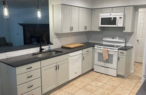 Westside Connection House | Comfy ranch home close to Downtown Grand Rapids