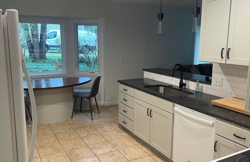 Westside Connection House | Comfy ranch home close to Downtown Grand Rapids