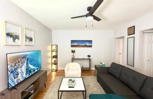 West Ridge Apartment | Comfy Retreat In Rogers Park, Prime Location!