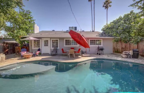 Sacramento House | Comfy “Serene Oasis” 3-bedroom 2-bathroom house in peaceful West Sacramento