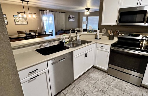 Edwards Condo | Comfy ski condo with convenient hot tub access. Close to Beaver Creek and Vail!