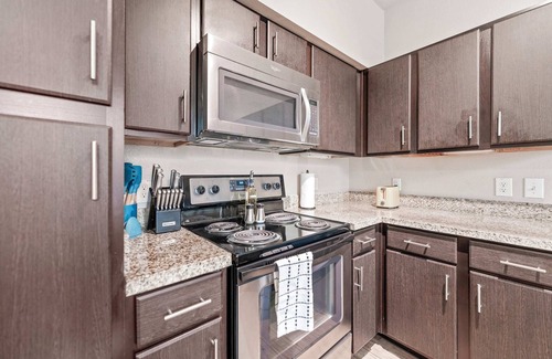 Pleasant Valley Apartment | Comfy SoCo 1BR King Suite w/GymPickleballLaundry